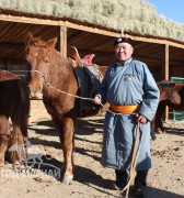 Аймгийн Алдарт уяач Л.Өвгөнхүү: Манайхан цоохор адуунд дуртай болохоор ургийн овгоо “Алаг морьт” гэж авсан