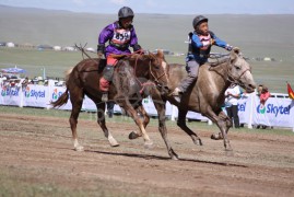 АХ-ын 92 жилийн ойн баяр наадамд түрүүлж айрагдсан хурдан соёолонгууд