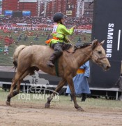 АХ-ын 92 жилийн ойн баяр наадамд айргийн тавд хурдалж буй нь 