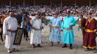 Ц.Батсайхан: Их морь эр хүнд өм авчирдаг гэдэгт итгэдэг