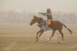 Уралдаанч Г.Ганхүлэг: Анх удаа улсын наадамд унасан морио айрагдууллаа