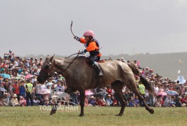 Л.АЛТАНХУЯГИЙН СААРАЛ