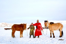 Шилдэг уралдаанч С.Ёндонсамбуу: Туулайгаа айрагдуулсан сумын наадам илүү гоё санагдсан